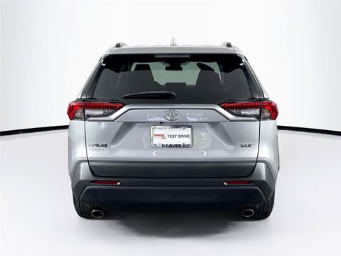 Used 2021 Toyota RAV4 XLE FWD image 9