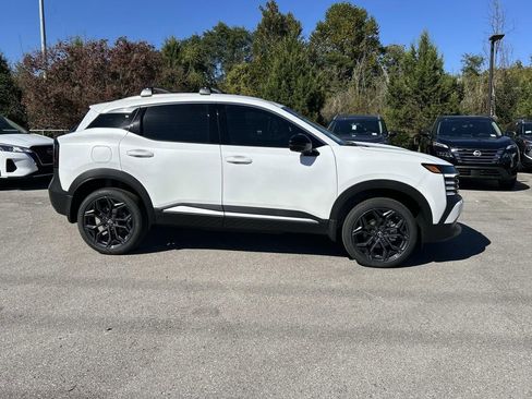 New 2026 Nissan Kicks SR w/ Illumination Package FWD image 8