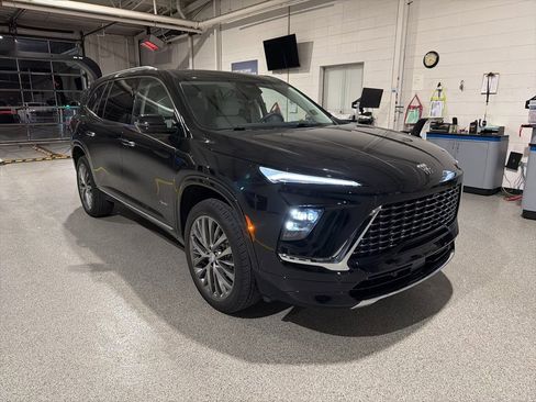Used 2025 Buick Enclave Avenir w/ Super Cruise Package image 3