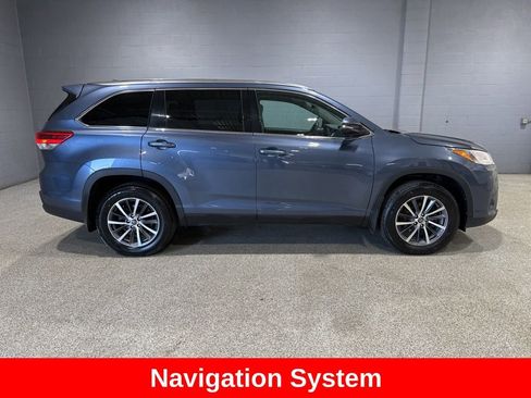 Used 2019 Toyota Highlander XLE AWD/4WD image 3