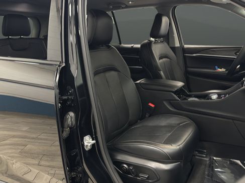 Used 2023 Jeep Grand Cherokee Limited w/ Luxury Tech Group II AWD/4WD image 23