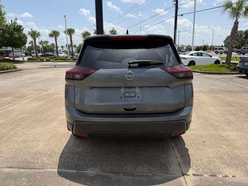 Used 2024 Nissan Rogue S FWD image 4