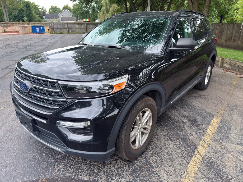 Used 2023 Ford Explorer XLT w/ Equipment Group 202A AWD/4WD image 17