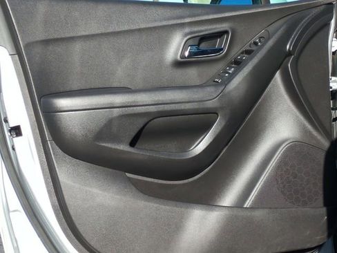 Certified 2019 Chevrolet Trax LT w/ LT Convenience Package image 21