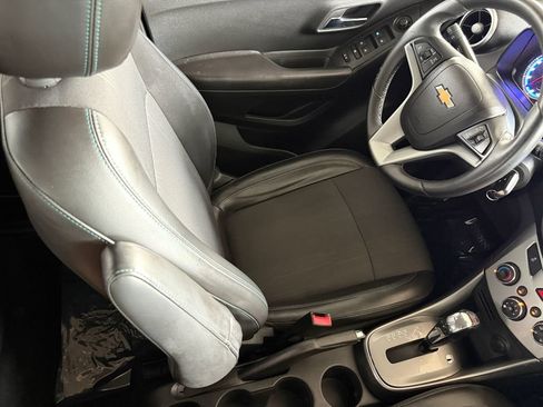 Used 2016 Chevrolet Trax LT w/ LT Convenience Package FWD image 41