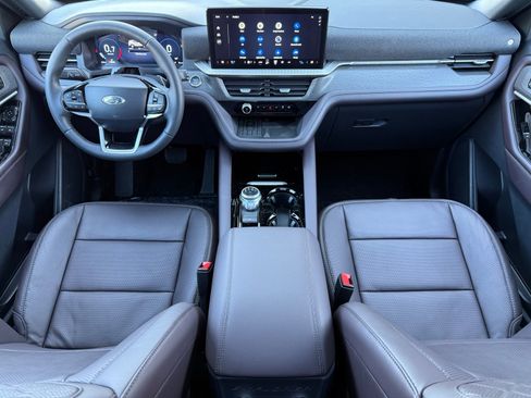 Used 2025 Ford Explorer Platinum w/ LUX Leather Package AWD/4WD image 25