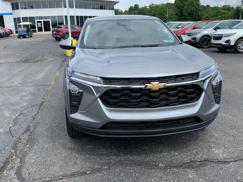 Certified 2025 Chevrolet Trax LS w/ LS Convenience Package FWD image 3