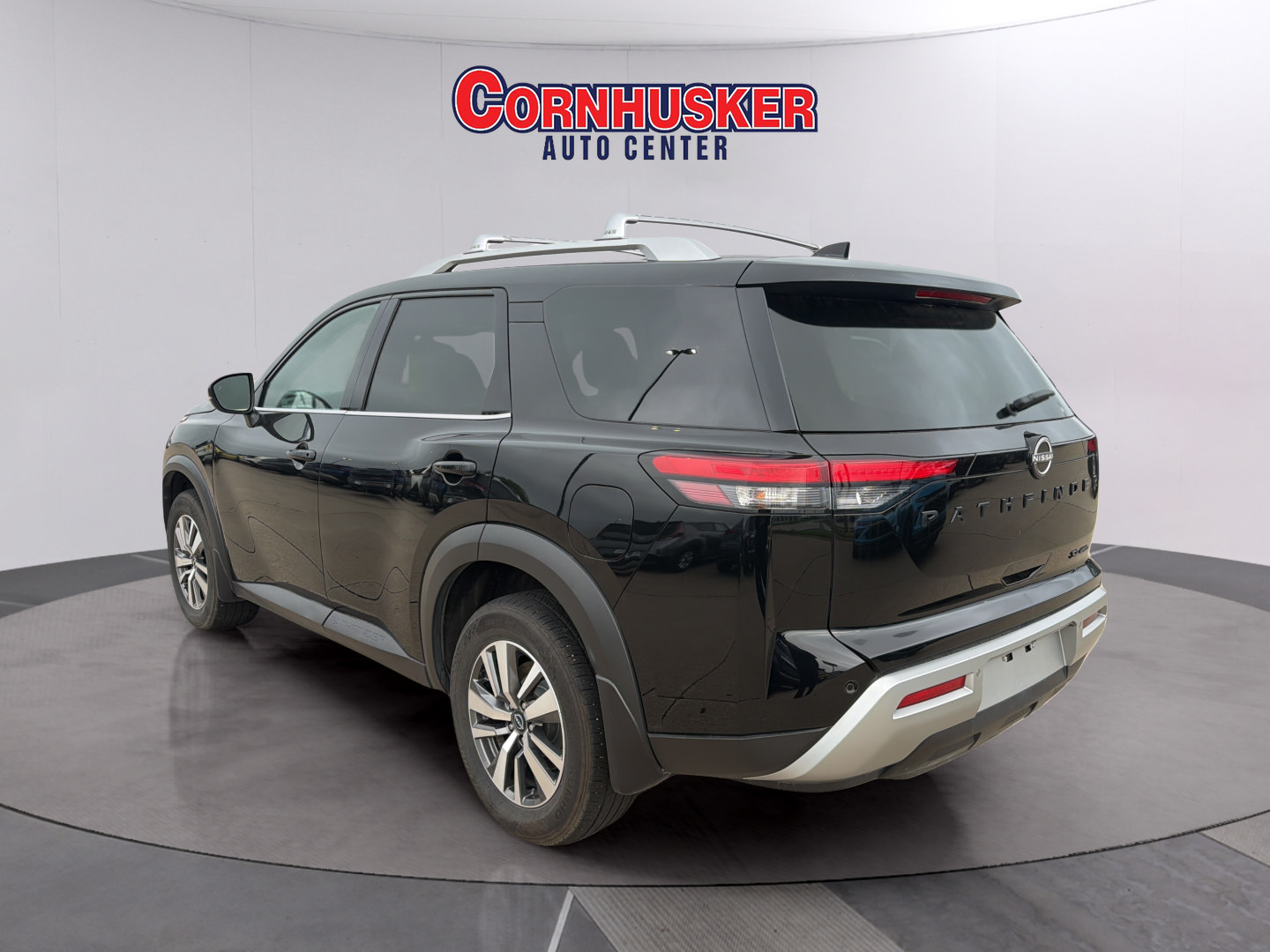 Used 2023 Nissan Pathfinder SL w/ Black Appearance Package AWD/4WD image 5