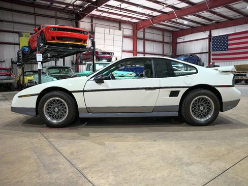 Used 1987 Pontiac Fiero GT RWD image 4