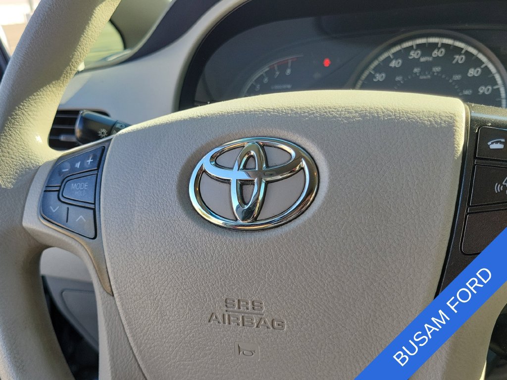 Used 2014 Toyota Sienna LE FWD image 30
