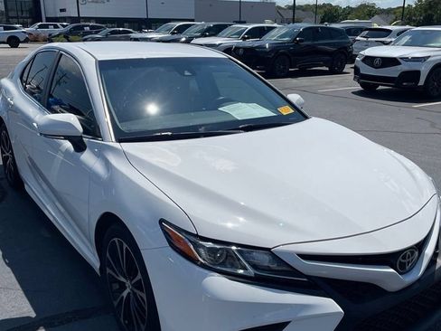 Used 2018 Toyota Camry SE w/ Convenience Package FWD image 7