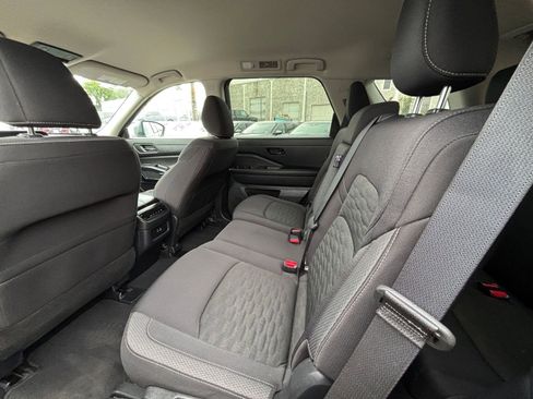 Used 2025 Nissan Pathfinder SV FWD image 28