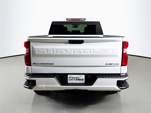 Used 2020 Chevrolet Silverado 1500 Custom w/ Custom Value Package image 7