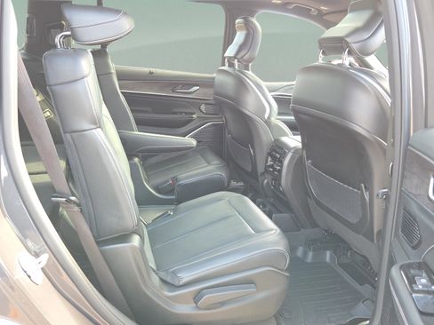 Used 2021 Jeep Grand Cherokee L Overland w/ Luxury Tech Group IV image 16