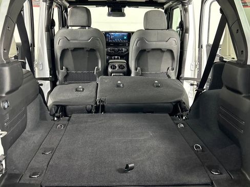 Used 2024 Jeep Wrangler Unlimited Rubicon image 23