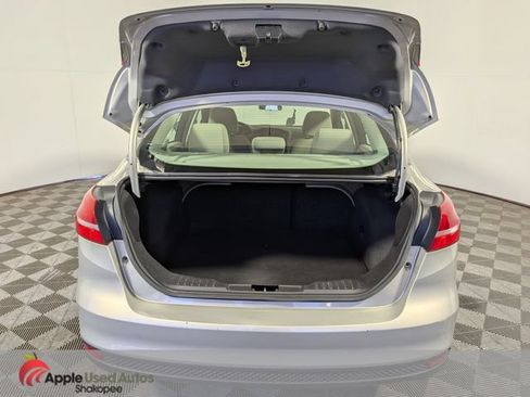 Used 2015 Ford Focus SE w/ SE Cold Weather Package FWD image 8