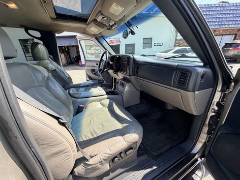 Used 2002 Chevrolet Tahoe LT image 24