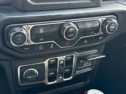 Used 2023 Jeep Wrangler Sport S image 27