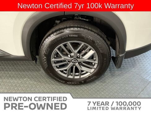 Used 2025 Nissan Rogue S FWD image 40