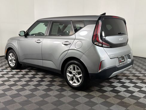 Used 2024 Kia Soul LX w/ Option Group 015 FWD image 2