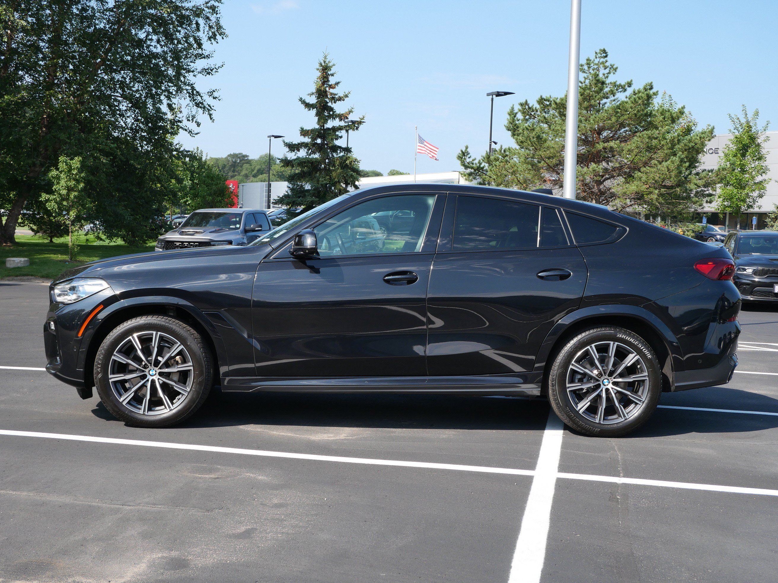 Used 2021 BMW X6 xDrive40i w/ Executive Package AWD/4WD image 2