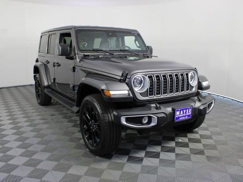 Used 2025 Jeep Wrangler Unlimited Sahara AWD/4WD image 24