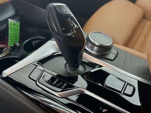 Used 2023 BMW 530i w/ Premium Package image 25