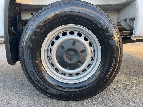 Used 2025 Mercedes-Benz Sprinter 2500 image 25