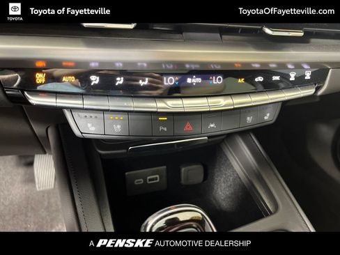 Used 2024 Cadillac XT4 Premium Luxury w/ Technology Package AWD/4WD image 40