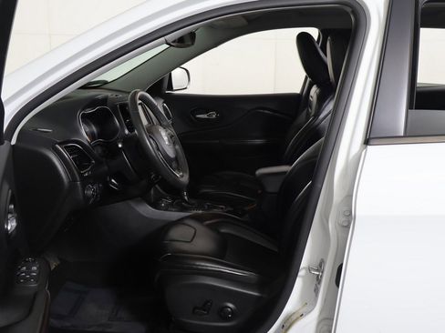 Used 2022 Jeep Cherokee Trailhawk w/ Comfort/Convenience Group image 22