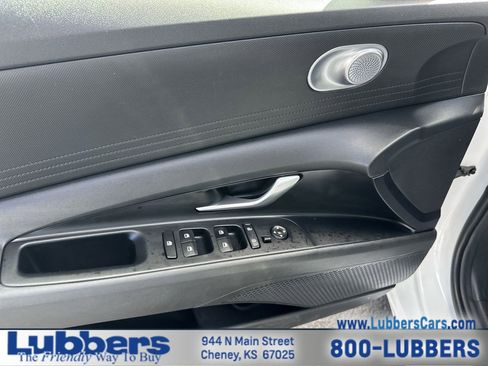 Used 2023 Hyundai Elantra SEL image 12