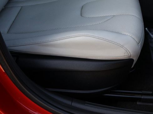 Certified 2022 Hyundai Elantra Limited image 11