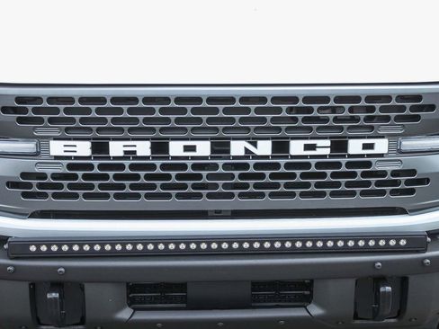 Used 2023 Ford Bronco Badlands w/ Sasquatch Package AWD/4WD image 6