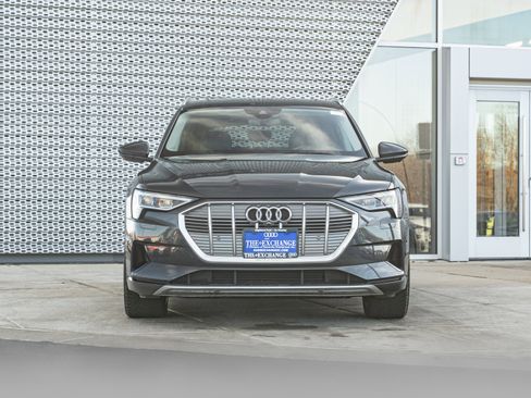 Used 2019 Audi e-tron Prestige w/ Prestige Package image 33