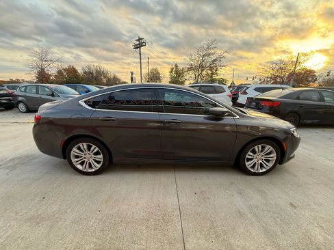 Used 2016 Chrysler 200 Limited w/ Convenience Group image 8