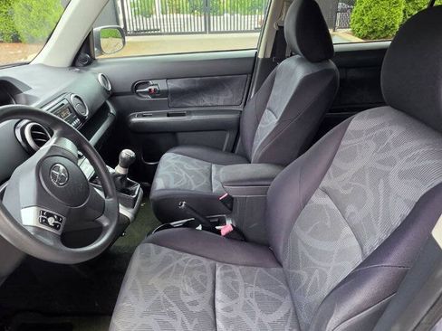 Used 2012 Scion xB FWD image 9