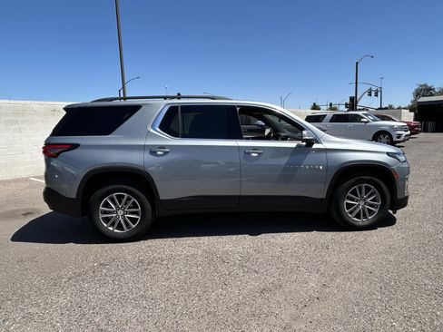 Used 2023 Chevrolet Traverse LT FWD image 5