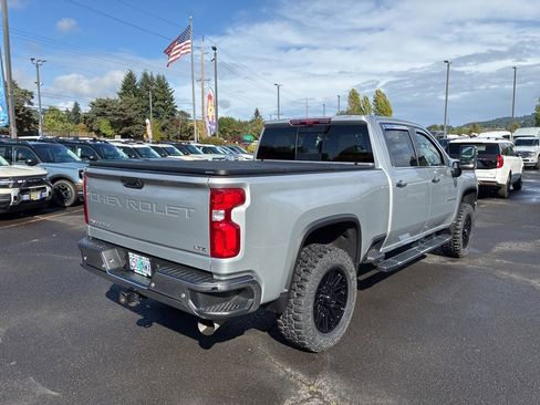 Used 2022 Chevrolet Silverado 3500 LTZ w/ LTZ Premium Package image 7