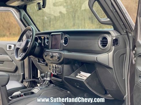 Used 2022 Jeep Wrangler Unlimited Sahara AWD/4WD image 19