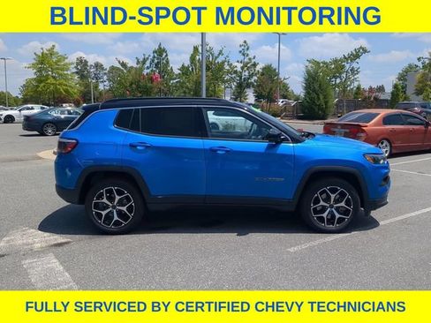 Used 2025 Jeep Compass Limited AWD/4WD image 4