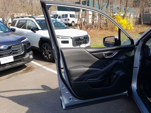 Used 2023 Subaru Forester Premium AWD/4WD image 11