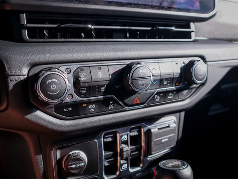 Used 2024 Jeep Wrangler Unlimited Rubicon 392 image 17