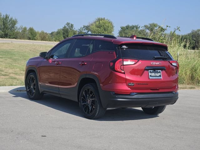 Used 2024 GMC Terrain SLE w/ Driver Convenience Package FWD image 5