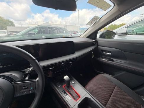 Used 2025 Nissan Kicks SR FWD image 17