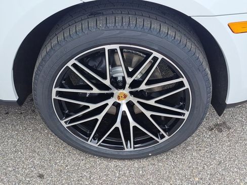 Used 2026 Porsche Macan image 11