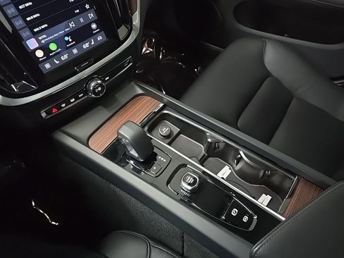 Used 2024 Volvo S60 B5 Plus image 28