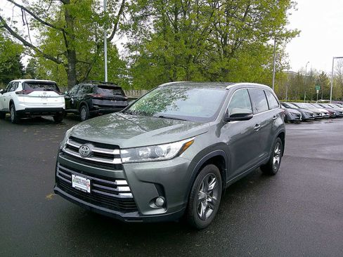 Used 2017 Toyota Highlander Limited Platinum image 1