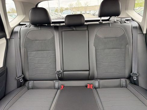 New 2026 Volkswagen Taos SE FWD image 28
