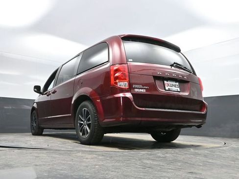 Used 2018 Dodge Grand Caravan SE image 44