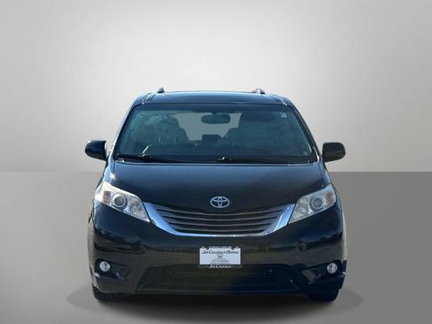 Used 2017 Toyota Sienna XLE w/ XLE Navigation Package image 26